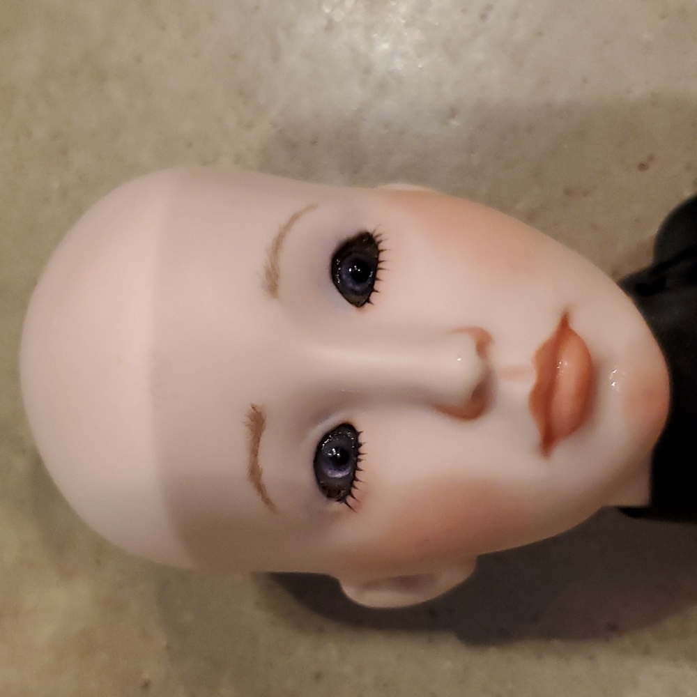 VINTAGE 1998 D. RUPERT - Porcelain Vintage doll body . D. RUPERT